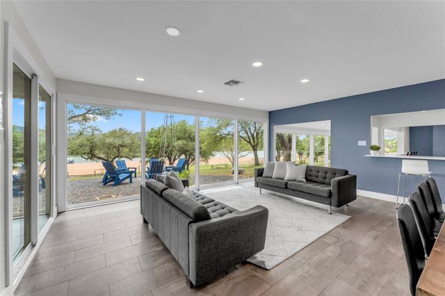 4310 River Oaks DR, Kingsland, TX 78639