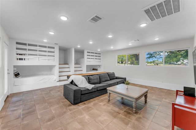 4310 River Oaks DR, Kingsland, TX 78639