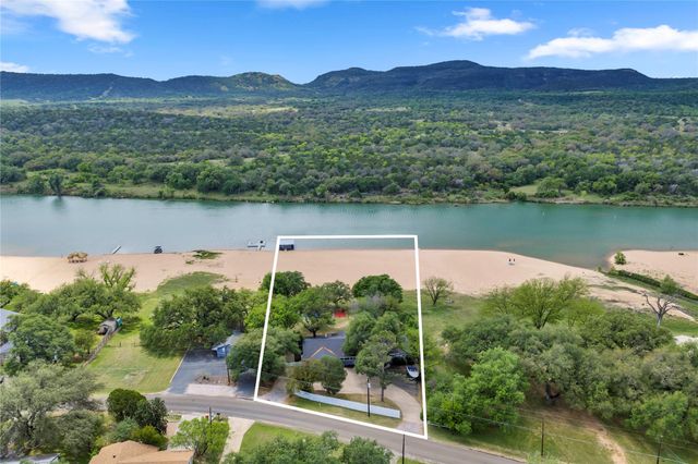 4310 River Oaks DR, Kingsland, TX 78639
