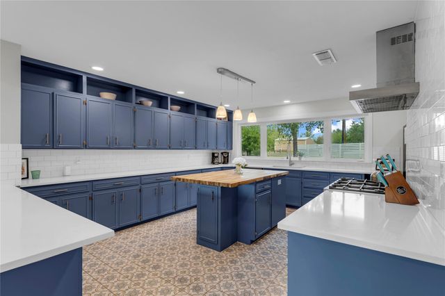 4310 River Oaks DR, Kingsland, TX 78639