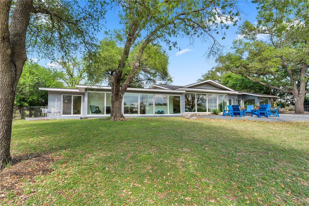 4310 River Oaks DR, Kingsland, TX 78639
