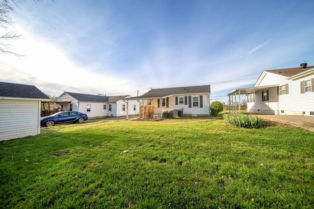 341 E Park Ave, Gallatin, TN 37066