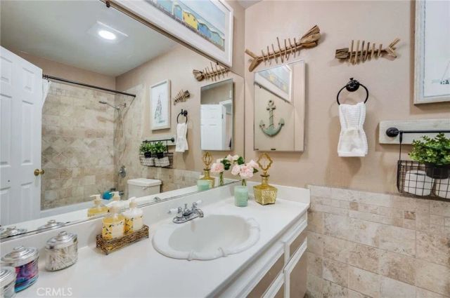 8215 Sandy, Paramount, CA 90723