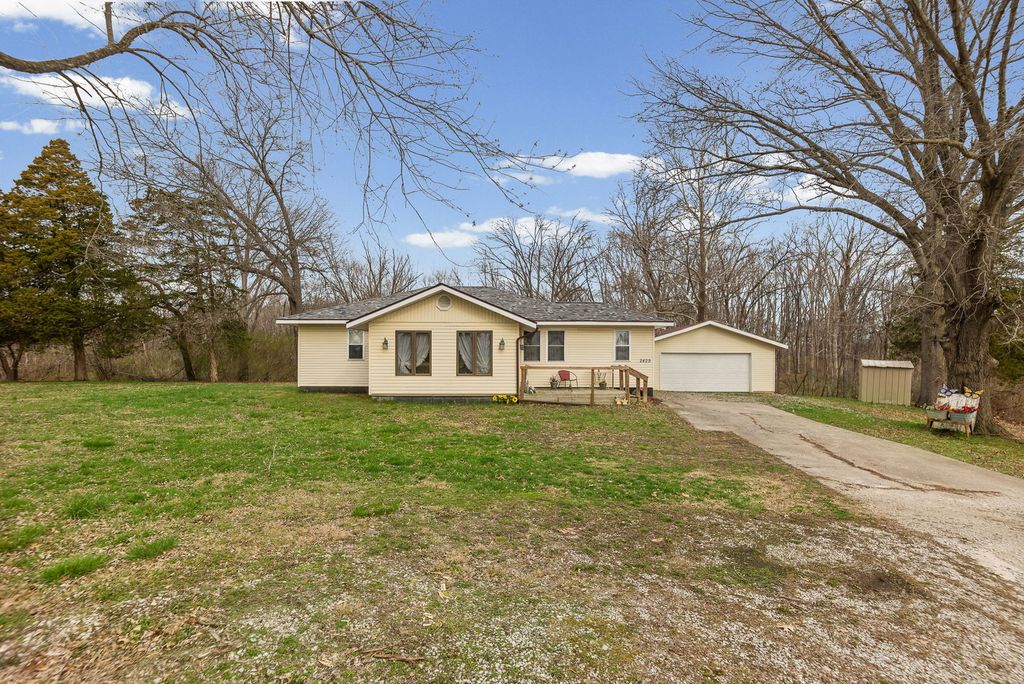 Image 1 of property listing at 2429 Overbeck Lane, Centralia, IL 62801