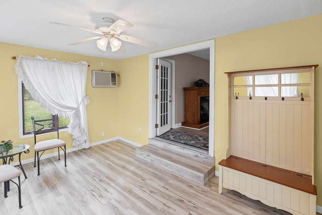 Image 11 of property listing at 2429 Overbeck Lane, Centralia, IL 62801