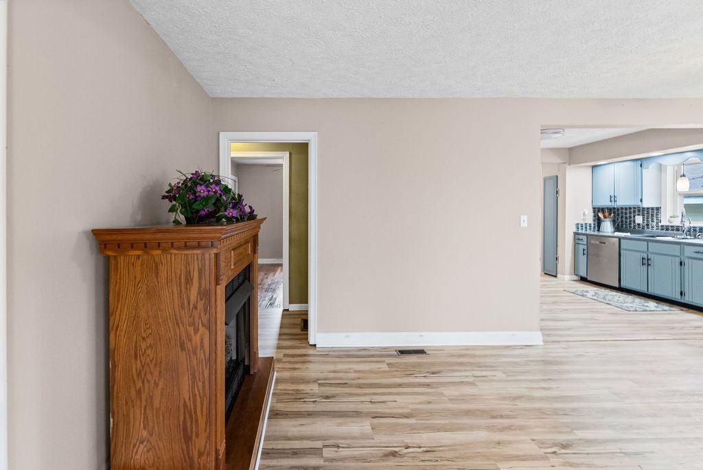 Image 13 of property listing at 2429 Overbeck Lane, Centralia, IL 62801