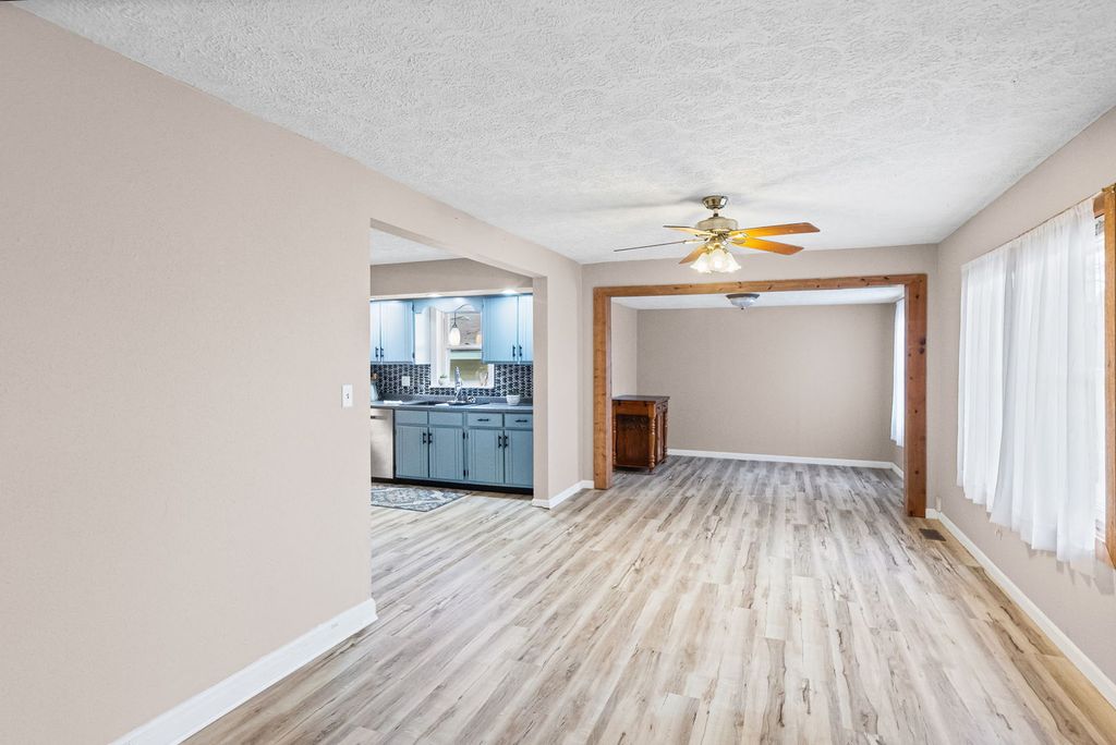 Image 14 of property listing at 2429 Overbeck Lane, Centralia, IL 62801