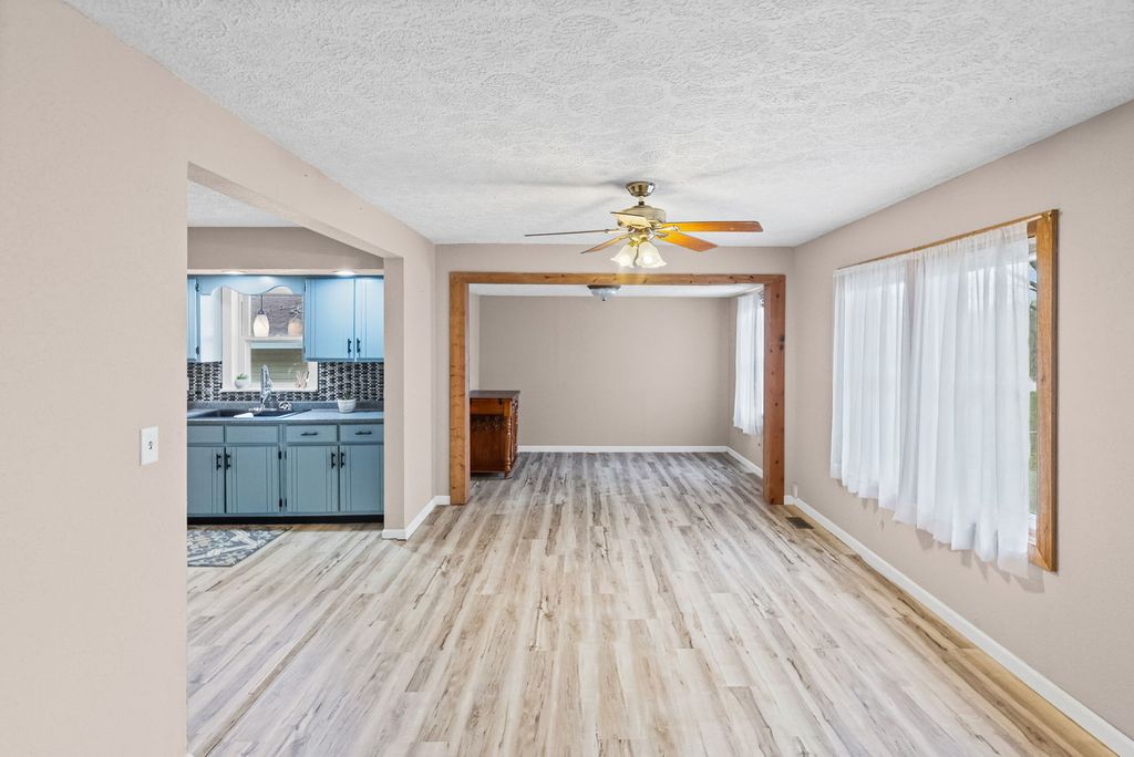 Image 15 of property listing at 2429 Overbeck Lane, Centralia, IL 62801