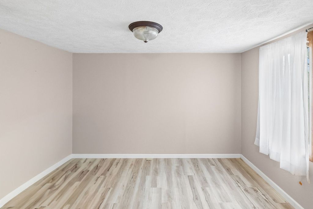 Image 16 of property listing at 2429 Overbeck Lane, Centralia, IL 62801