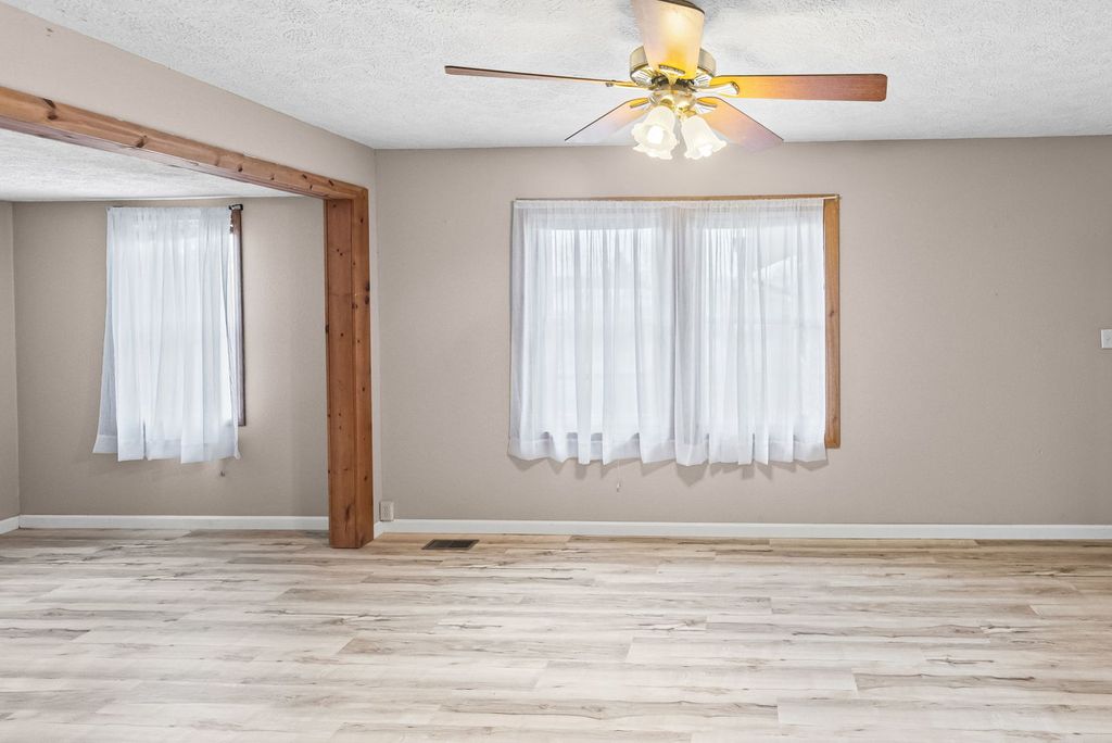 Image 23 of property listing at 2429 Overbeck Lane, Centralia, IL 62801