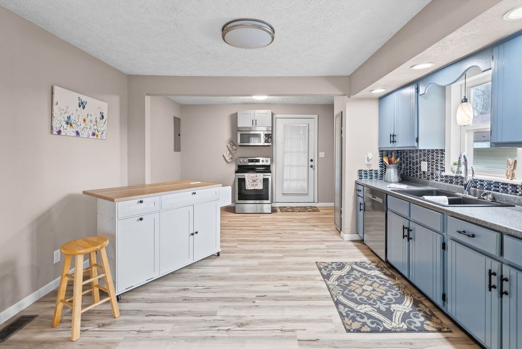 Image 24 of property listing at 2429 Overbeck Lane, Centralia, IL 62801