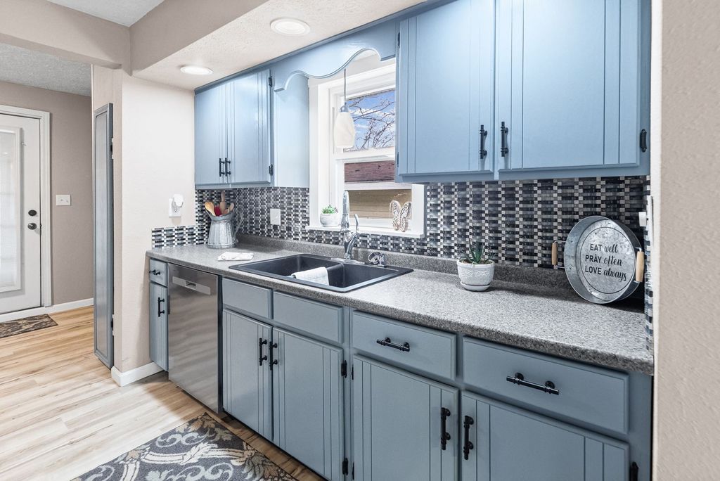 Image 25 of property listing at 2429 Overbeck Lane, Centralia, IL 62801