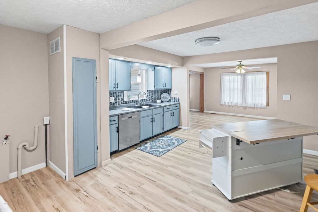 Image 28 of property listing at 2429 Overbeck Lane, Centralia, IL 62801