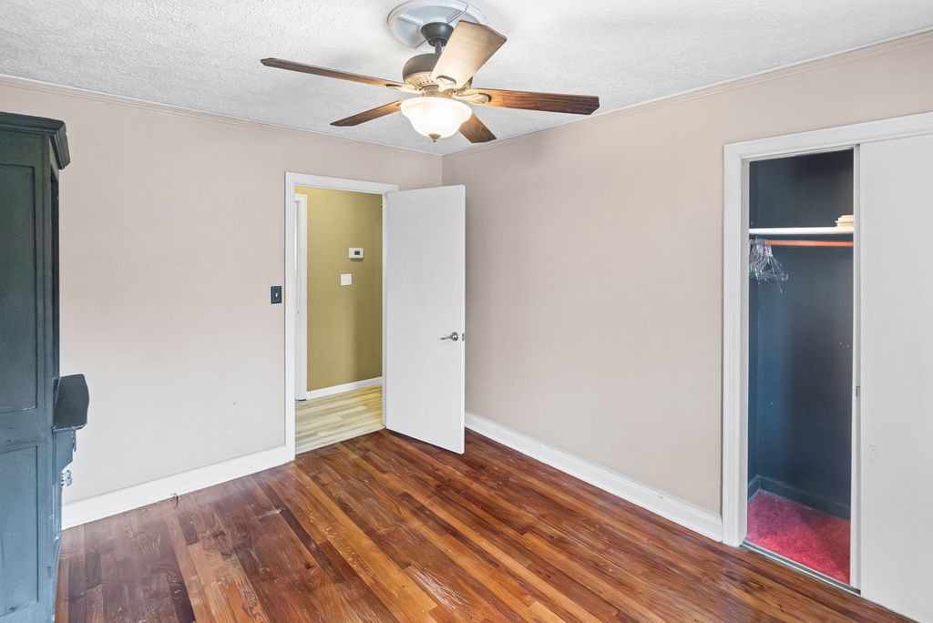 Image 32 of property listing at 2429 Overbeck Lane, Centralia, IL 62801