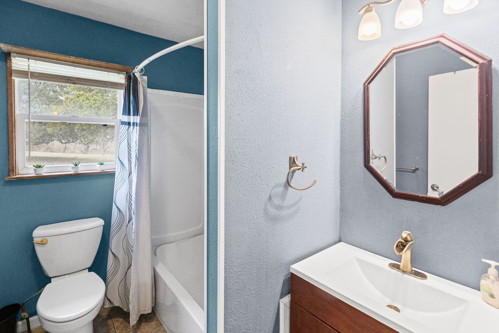 Image 38 of property listing at 2429 Overbeck Lane, Centralia, IL 62801