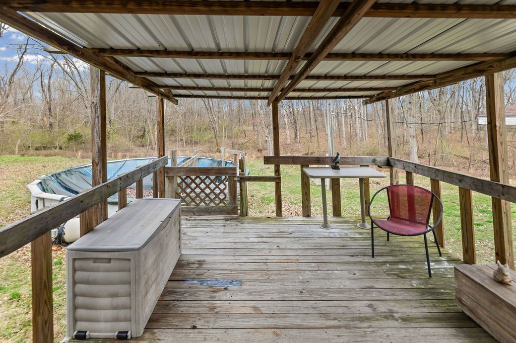 Image 5 of property listing at 2429 Overbeck Lane, Centralia, IL 62801