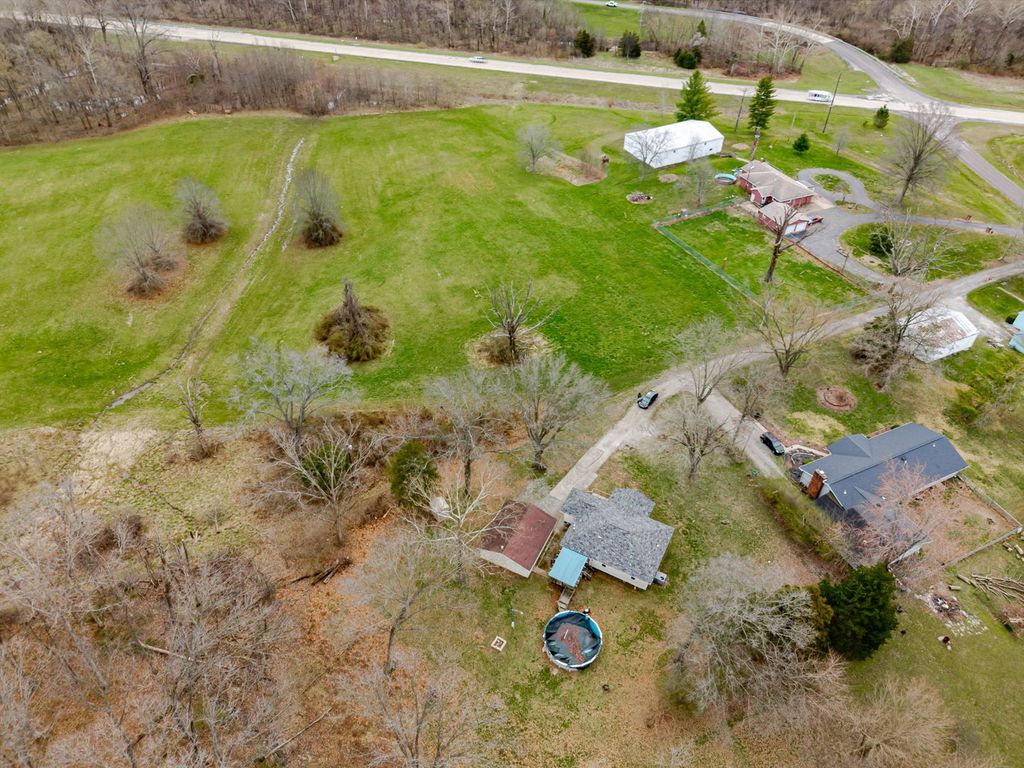 Image 43 of property listing at 2429 Overbeck Lane, Centralia, IL 62801