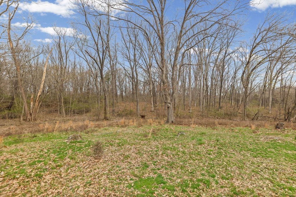 Image 6 of property listing at 2429 Overbeck Lane, Centralia, IL 62801