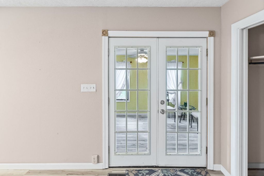 Image 8 of property listing at 2429 Overbeck Lane, Centralia, IL 62801