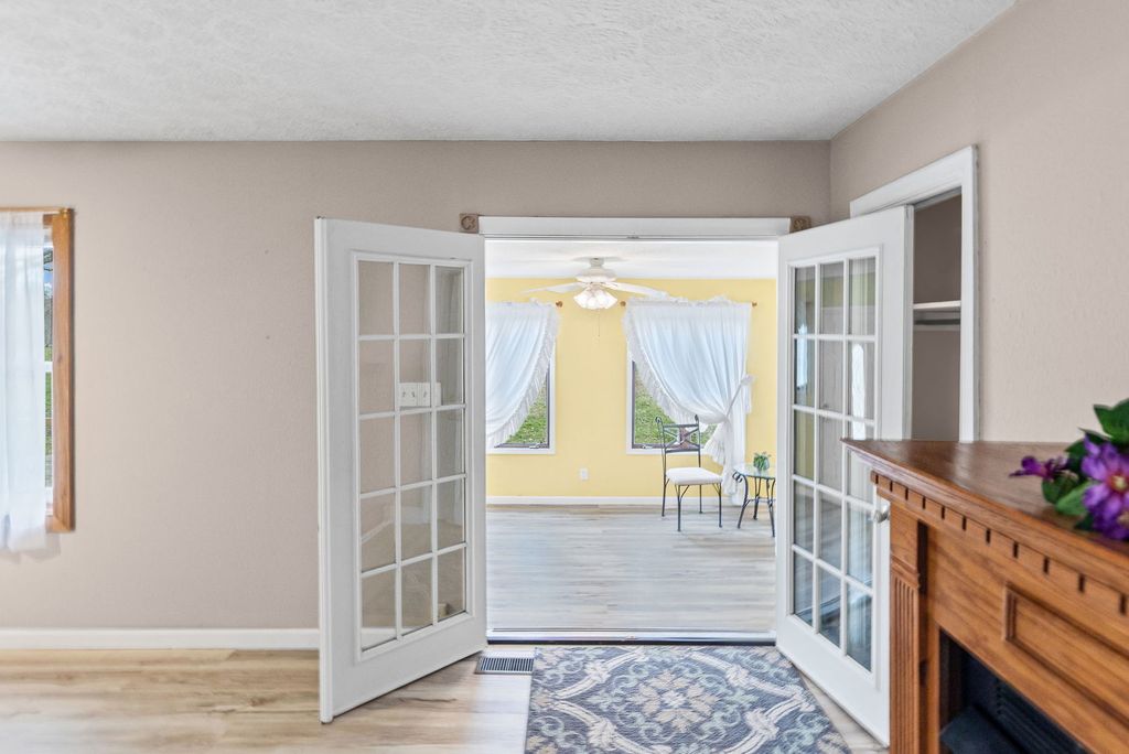 Image 9 of property listing at 2429 Overbeck Lane, Centralia, IL 62801