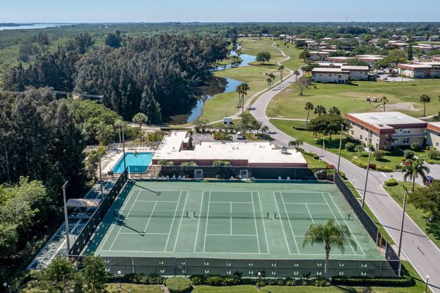 61 Woodland Dr, Vero Beach, FL 32962