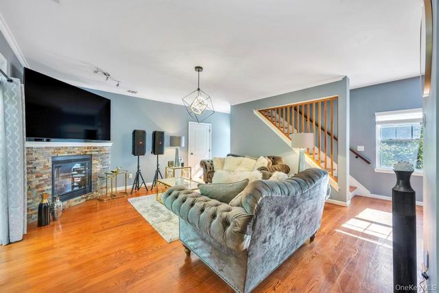 75 Milmay Avenue, Hauppauge, NY 11788