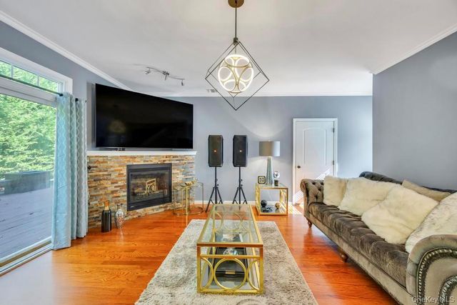 75 Milmay Avenue, Hauppauge, NY 11788