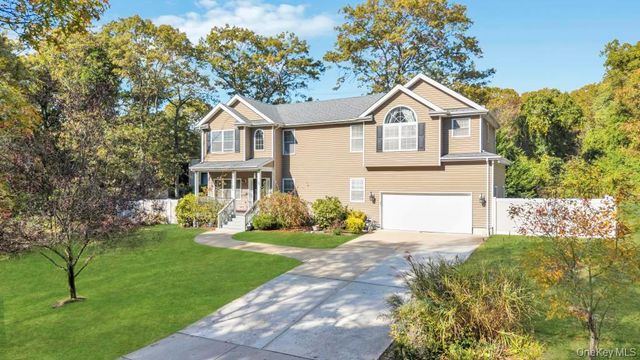 75 Milmay Avenue, Hauppauge, NY 11788