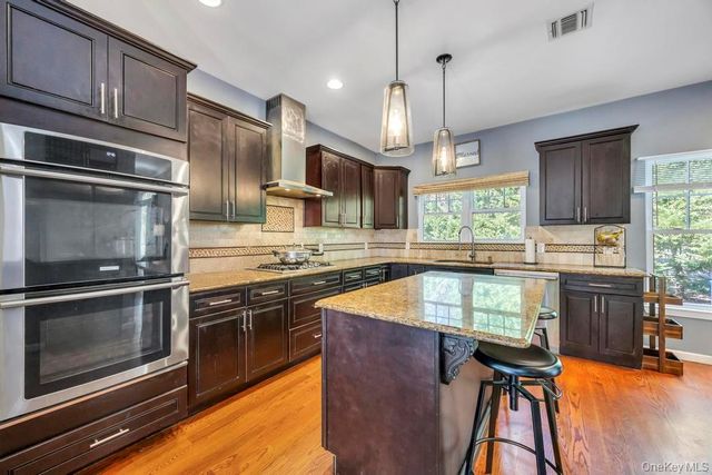 75 Milmay Avenue, Hauppauge, NY 11788