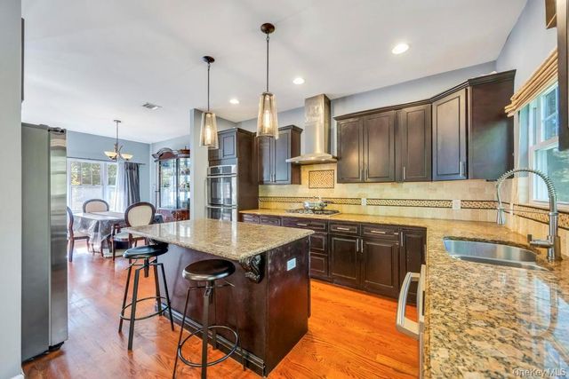 75 Milmay Avenue, Hauppauge, NY 11788