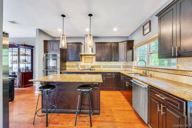 75 Milmay Avenue, Hauppauge, NY 11788