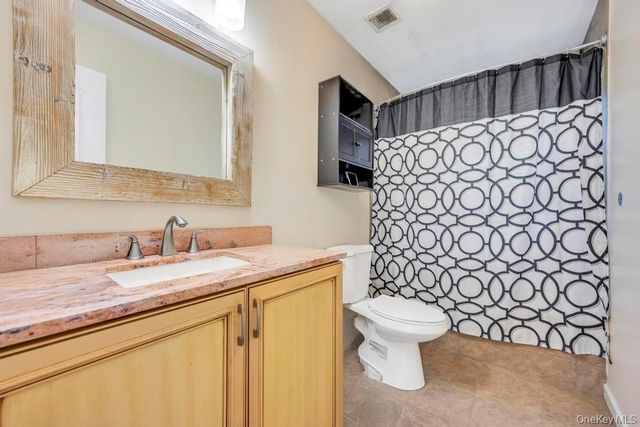 75 Milmay Avenue, Hauppauge, NY 11788