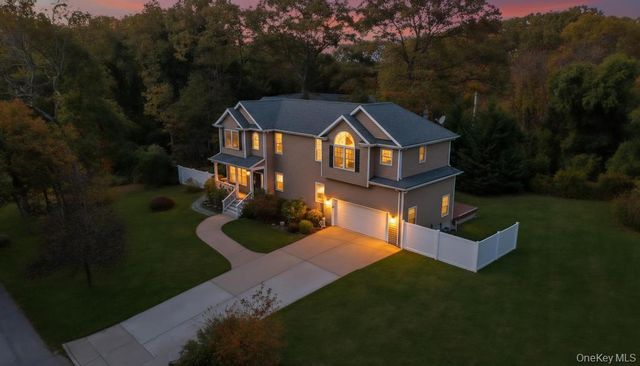 75 Milmay Avenue, Hauppauge, NY 11788