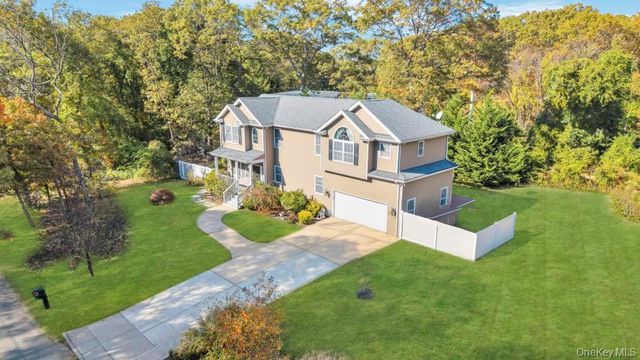 75 Milmay Avenue, Hauppauge, NY 11788