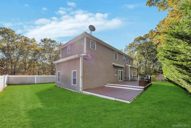 75 Milmay Avenue, Hauppauge, NY 11788