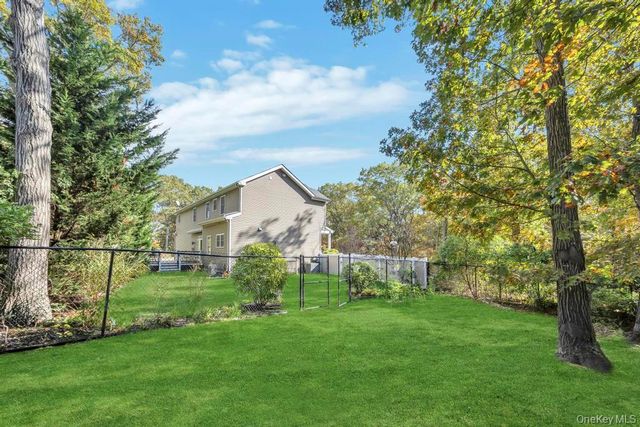 75 Milmay Avenue, Hauppauge, NY 11788