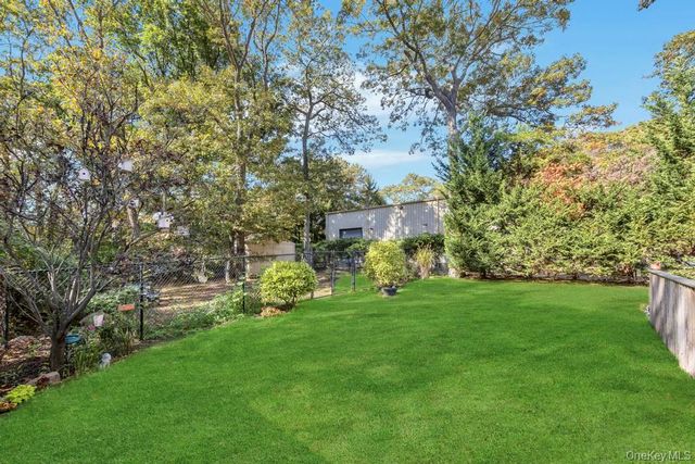 75 Milmay Avenue, Hauppauge, NY 11788