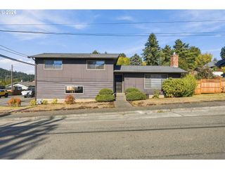 1005 MAPLE St, Myrtle Point, OR 97458