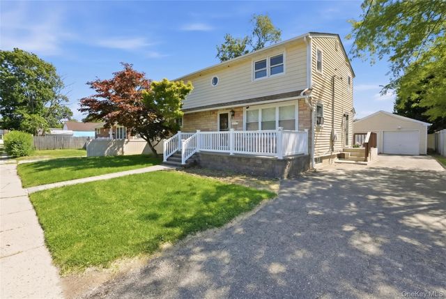 7 Penndale Drive, Amityville, NY 11701