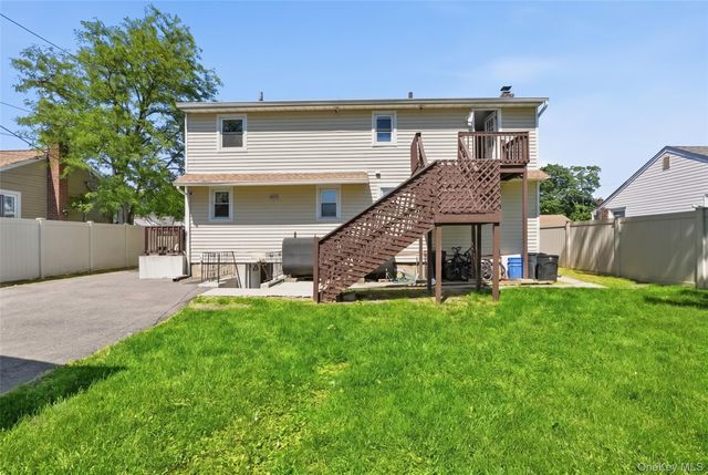 7 Penndale Drive, Amityville, NY 11701