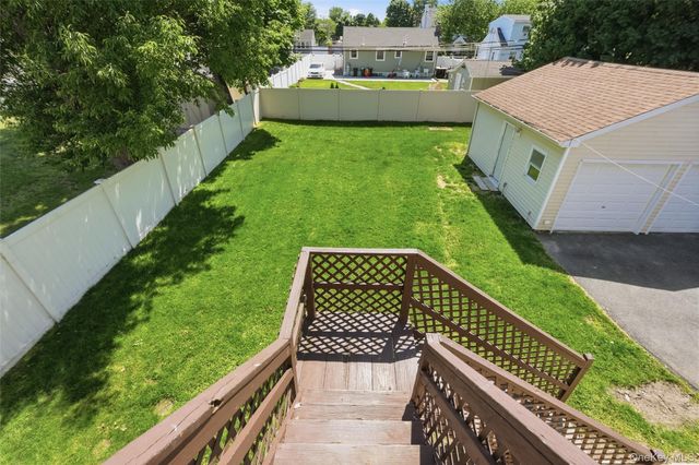 7 Penndale Drive, Amityville, NY 11701