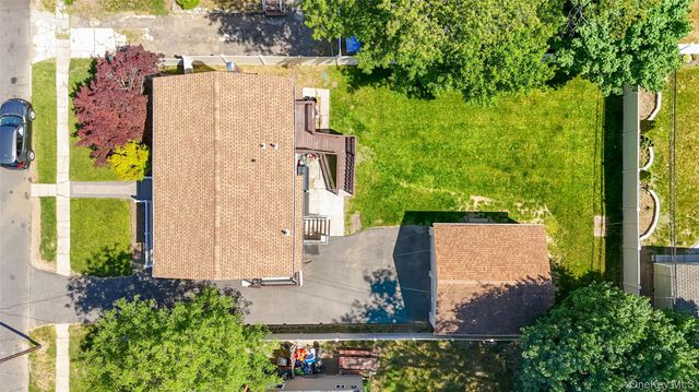7 Penndale Drive, Amityville, NY 11701