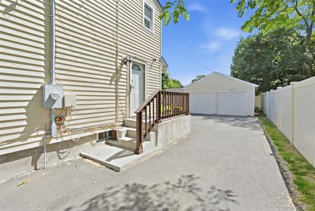 7 Penndale Drive, Amityville, NY 11701