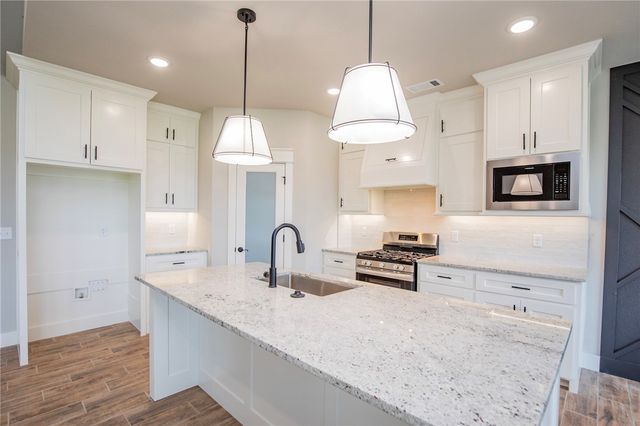 308 White Oak Street, Gentry, AR 72734