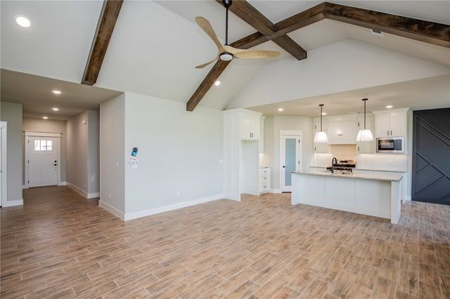 308 White Oak Street, Gentry, AR 72734