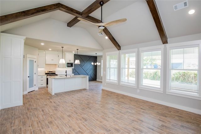 308 White Oak Street, Gentry, AR 72734