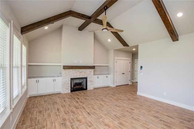 308 White Oak Street, Gentry, AR 72734