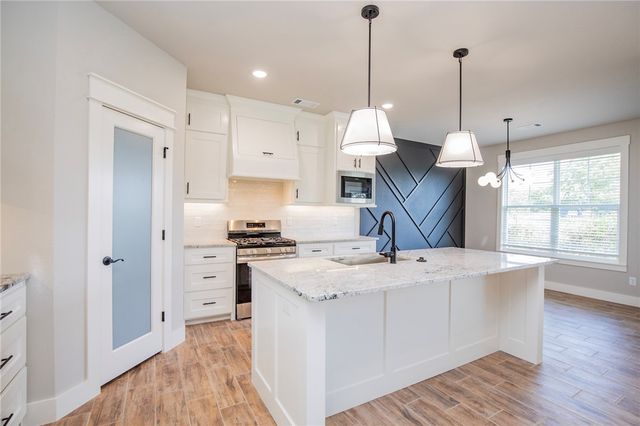 308 White Oak Street, Gentry, AR 72734