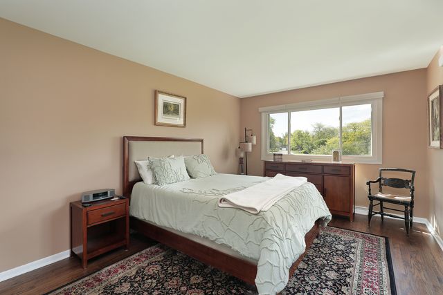 370 Charal Lane, Highland Park, IL 60035