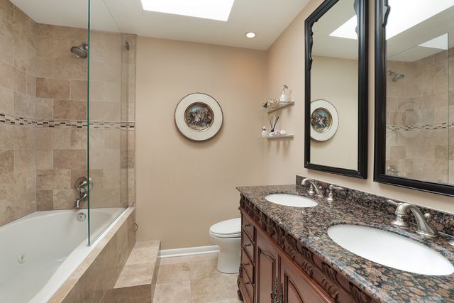 370 Charal Lane, Highland Park, IL 60035